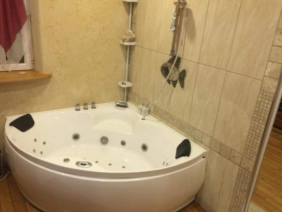 La Decouverte, Jacuzzi, Sauna, Et Terrasse Avec Vue Sur Lac A La Campagne Entre Toulouse Et Auch Catonvielle Exterior foto